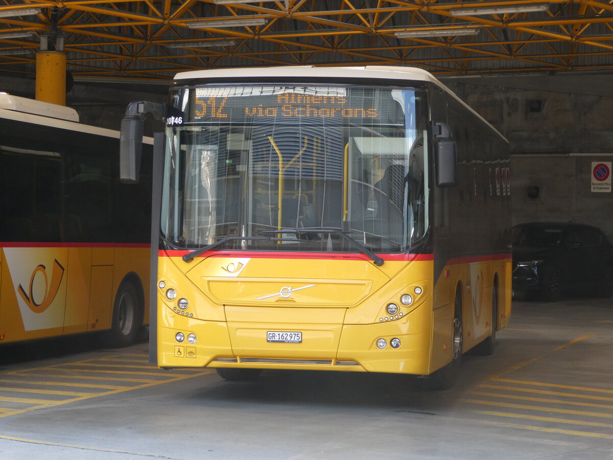 (254'898) - PostAuto Graubnden - GR 162'975/PID 10'746 - Volvo am 8. September 2023 in Thusis, Postautostation