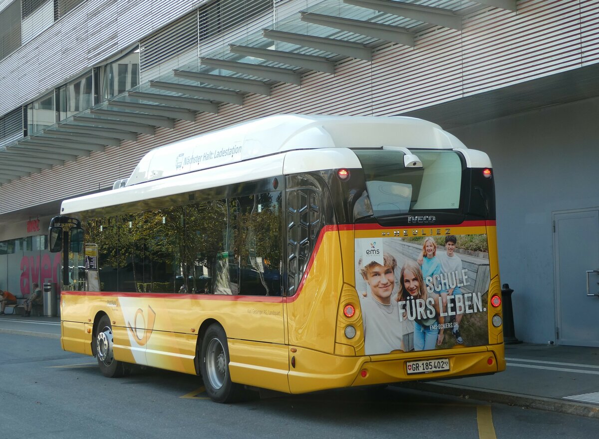 (254'939) - Gessinger, Bad Ragaz - GR 185'402/PID 11'899 - Heuliez-Iveco am 8. September 2023 beim Bahnhof Landquart