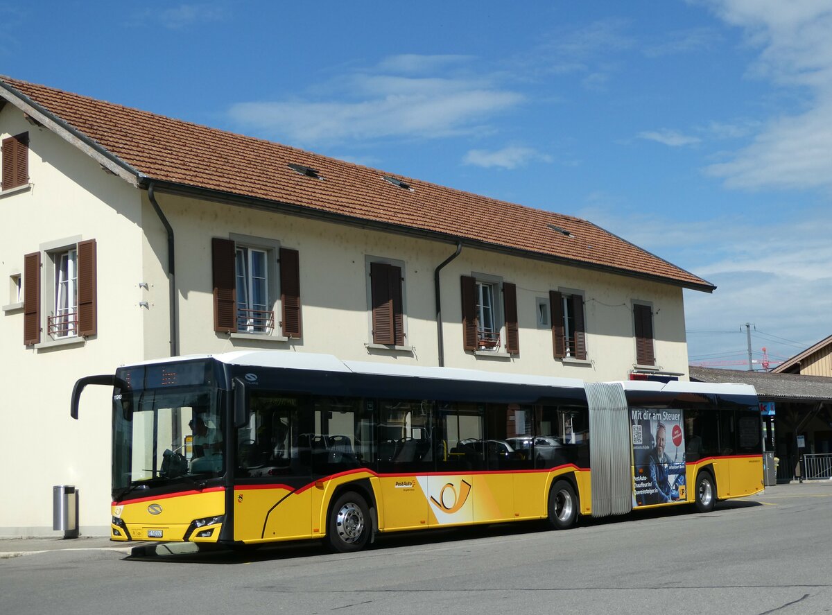 (255'220) - PostAuto Bern - Nr. 11'243/BE 562'243/PID 11'243 - Solaris am 16. September 2023 beim Bahnhof Kerzers