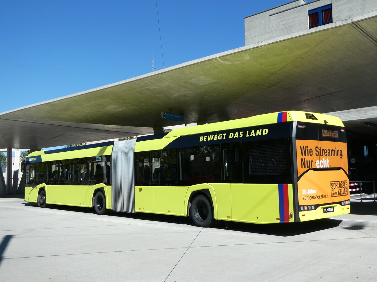 (255'606) - Aus Liechtenstein: BOS PS Anstalt, Vaduz - Nr. 571/FL 40'229 - Solaris am 26. September 2023 beim Bahnhof Buchs