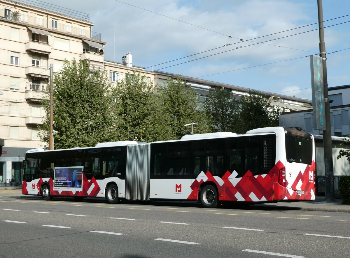 (255'706) - CarPostal Ouest - JU 35'970/PID 11'738 - Mercedes am 30. September 2023 beim Bahnhof Biel