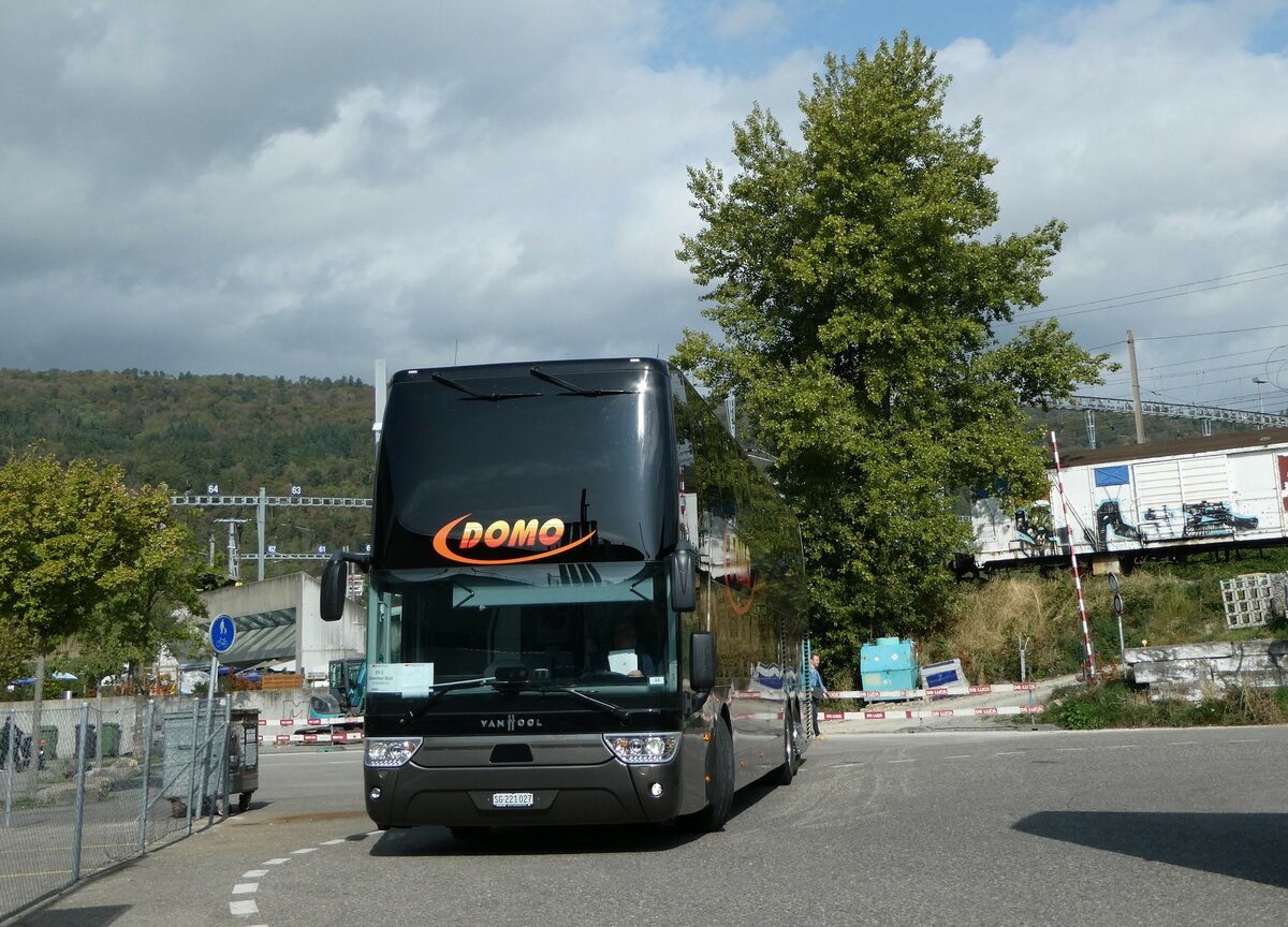 (255'718) - Domo, Glattbrugg - SG 221'027 - Van Hool am 30. September 2023 in Biel, Car Terminal