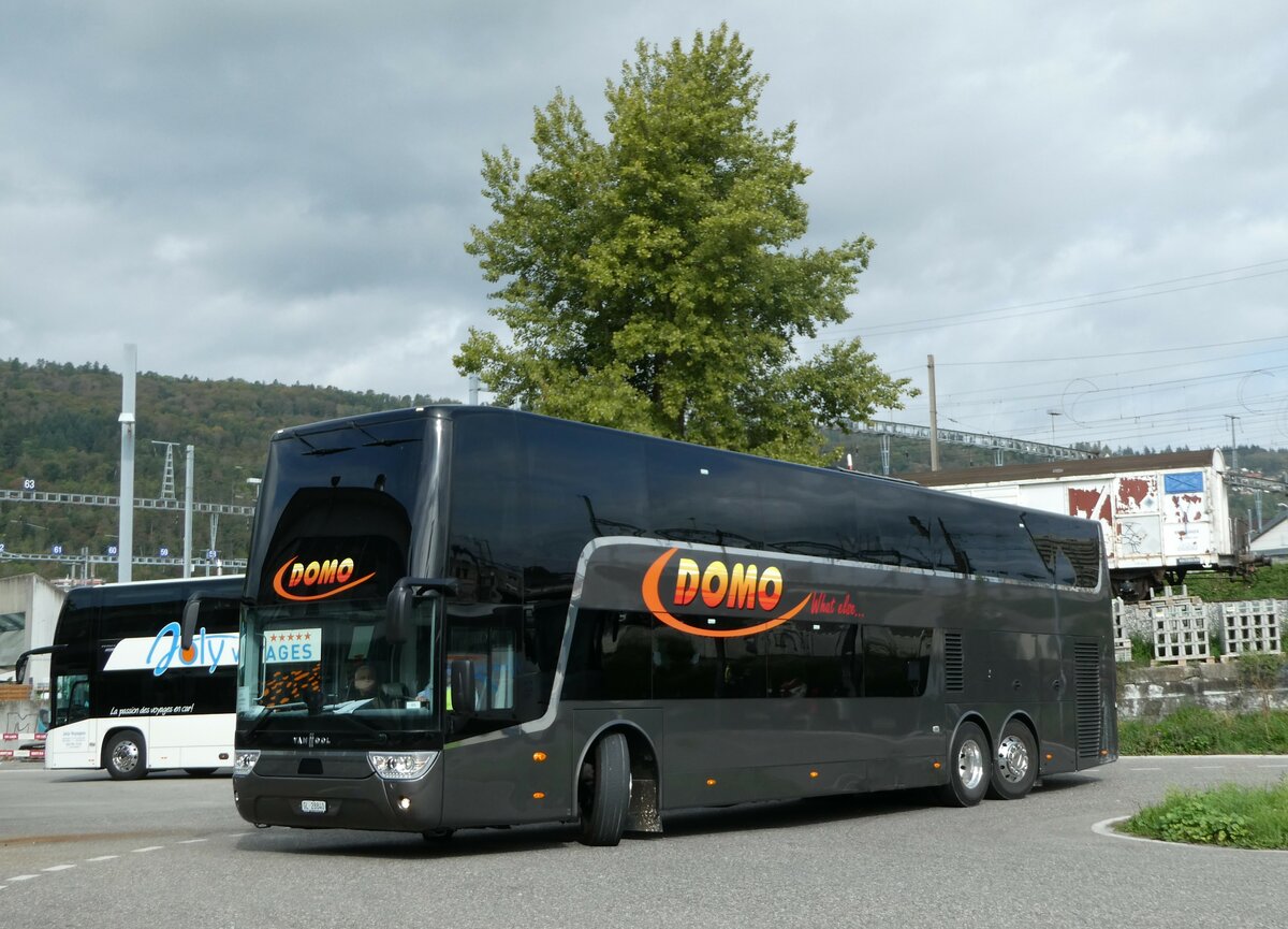 (255'724) - Domo, Glattbrugg - GL 28'840 - Van Hool am 30. September 2023 in Biel, Car Terminal