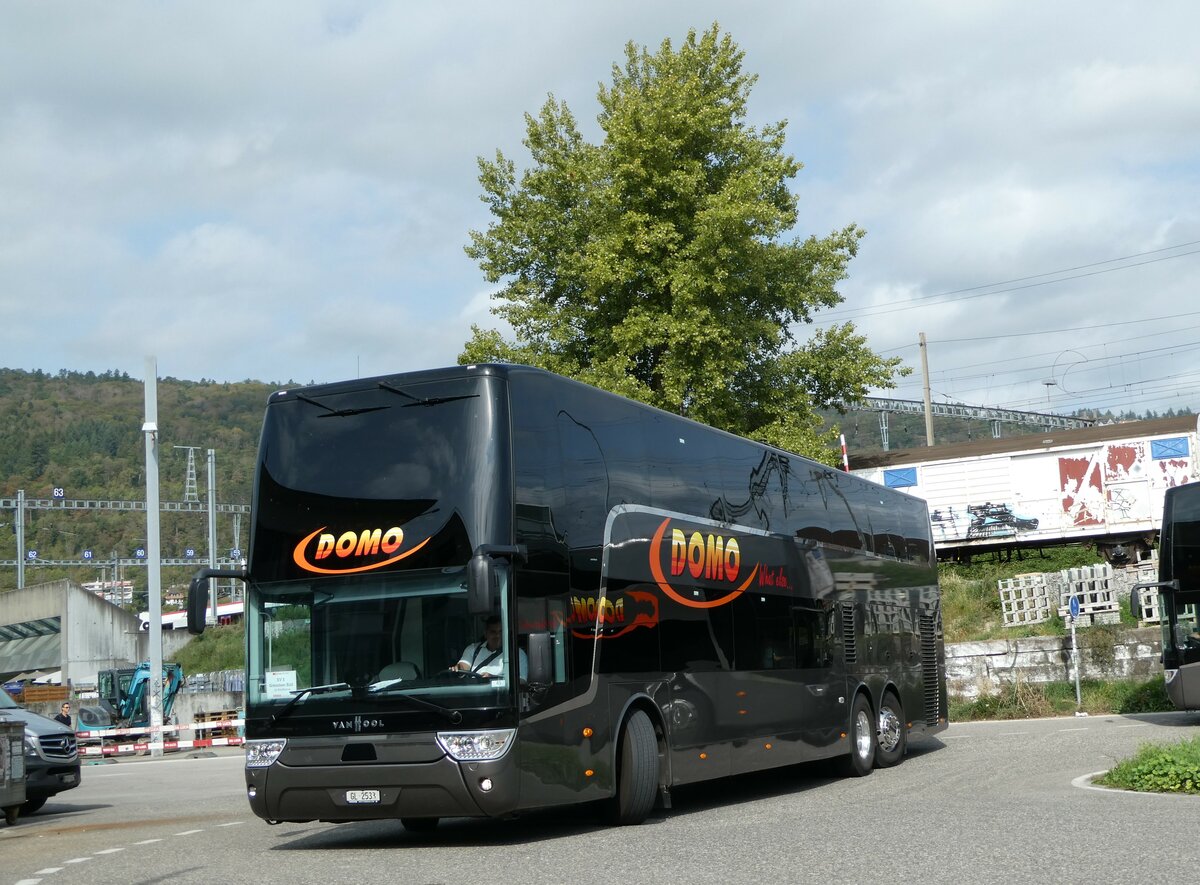 (255'753) - Domo, Glattbrugg - GL 2533 - Van Hool am 30. September 2023 in Biel, Car Terminal