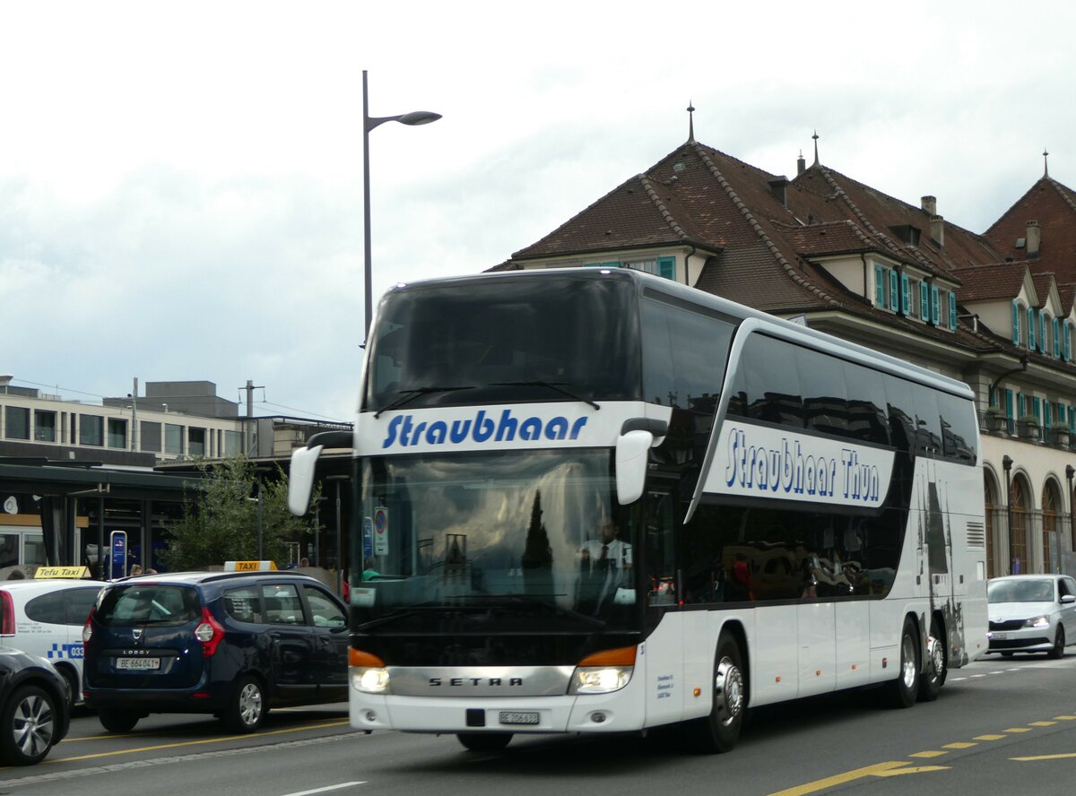 (255'862) - Straubhaar, Thun - Nr. 3/BE 206'633 - Setra am 3. Oktober 2023 beim Bahnhof Thun