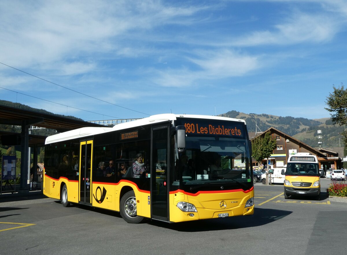 (256'071) - Kbli, Gstaad - BE 104'023/PID 12'071 - Mercedes am 12. Oktober 2023 beim Bahnhof Gstaad