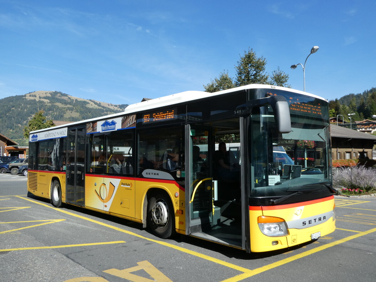 (256'078) - Kbli, Gstaad - BE 403'014/PID 5203 - Setra (ex BE 104'023; ex Nr. 1) am 12. Oktober 2023 beim Bahnhof Gstaad