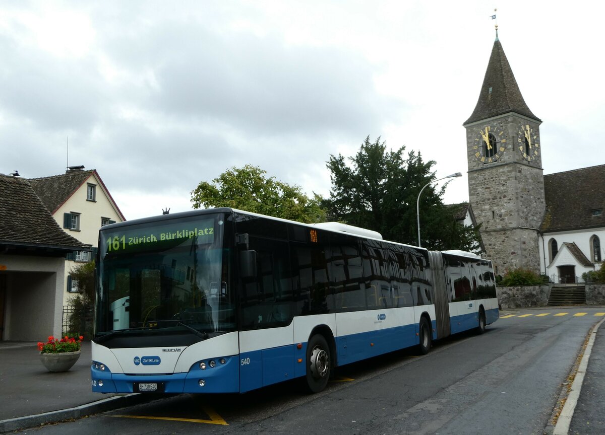 (256'256) - VBZ Zrich - Nr. 540/ZH 730'540 - Neoplan am 21. Oktober 2023 in Kilchberg, Kirche