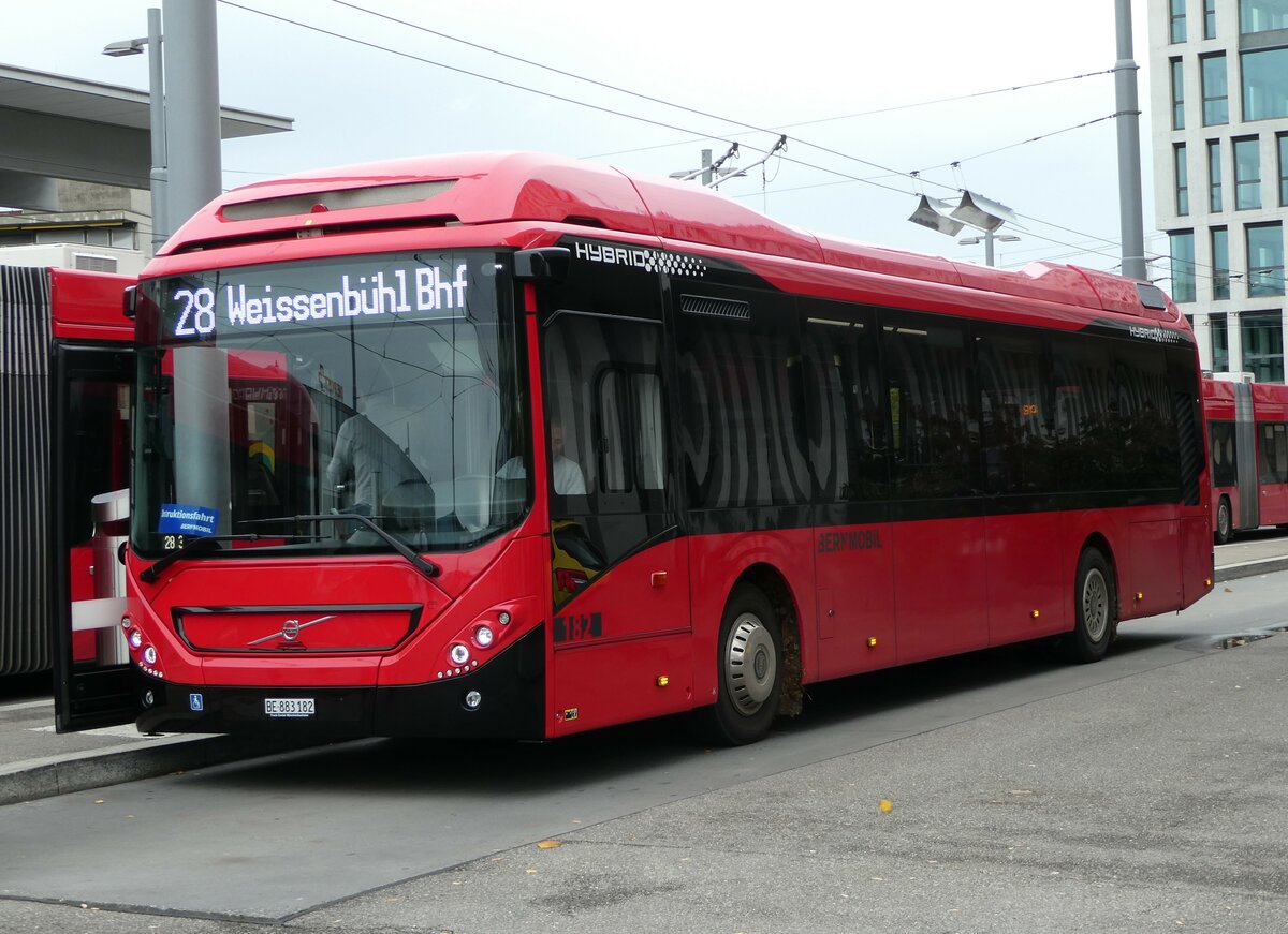 (256'435) - Bernmobil, Bern - Nr. 182/BE 883'182 - Volvo am 26. Oktober 2023 beim Bahnhof Bern Wankdorf