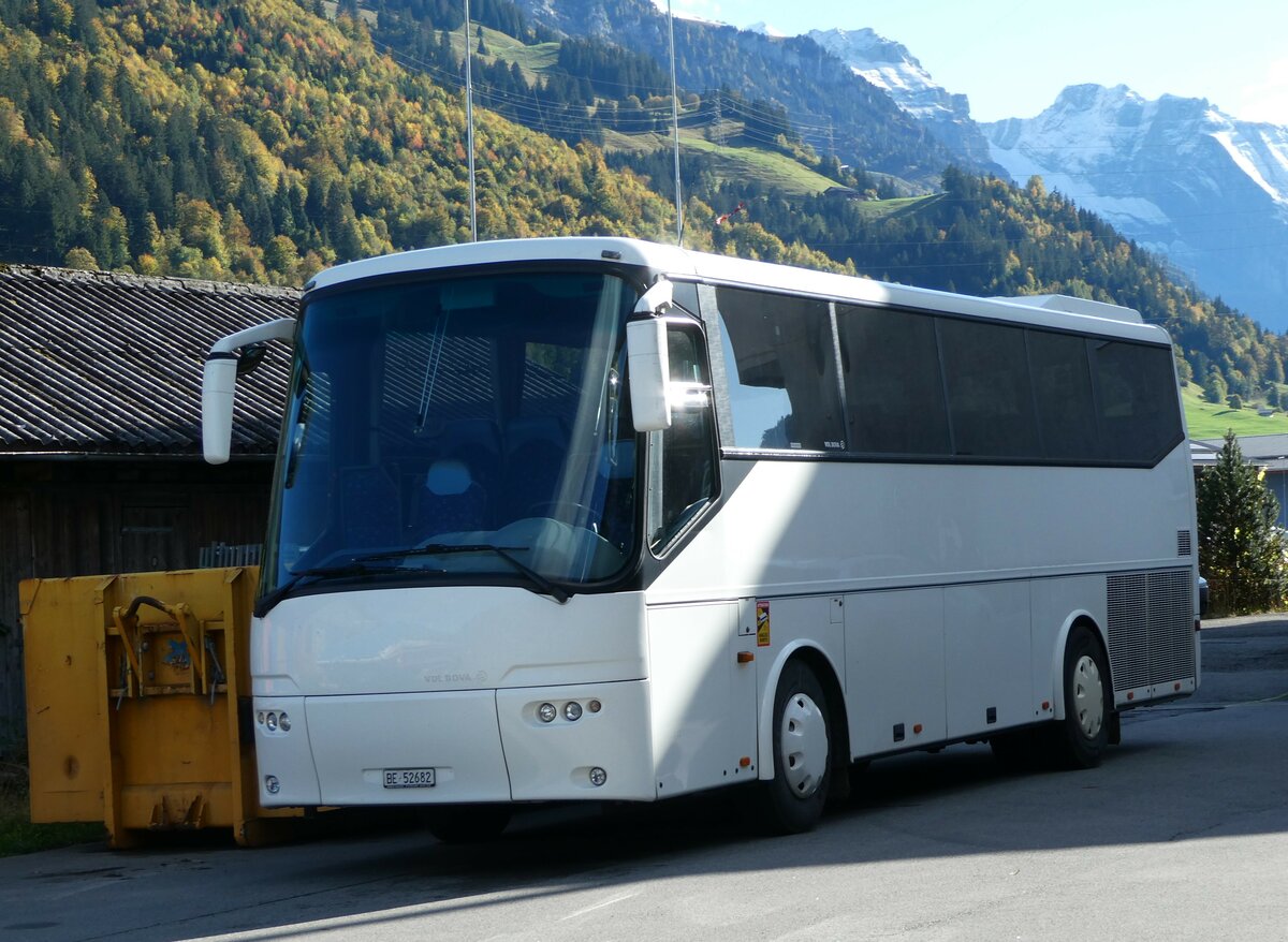 (256'447) - Kander-Reisen, Frutigen - Nr. 1/BE 52'682 - Bova am 27. Oktober 2023 in Frutigen, Garage