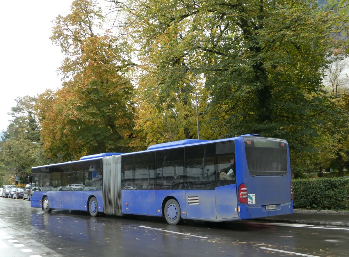 (256'588) - Domo, Glattbrugg - Nr. 5/SG 490'805 - Mercedes (ex VBZ Zrich Nr. 185; ex VZO Grningen Nr. 102) am 31. Oktober 2023 beim Bahnhof Glarus