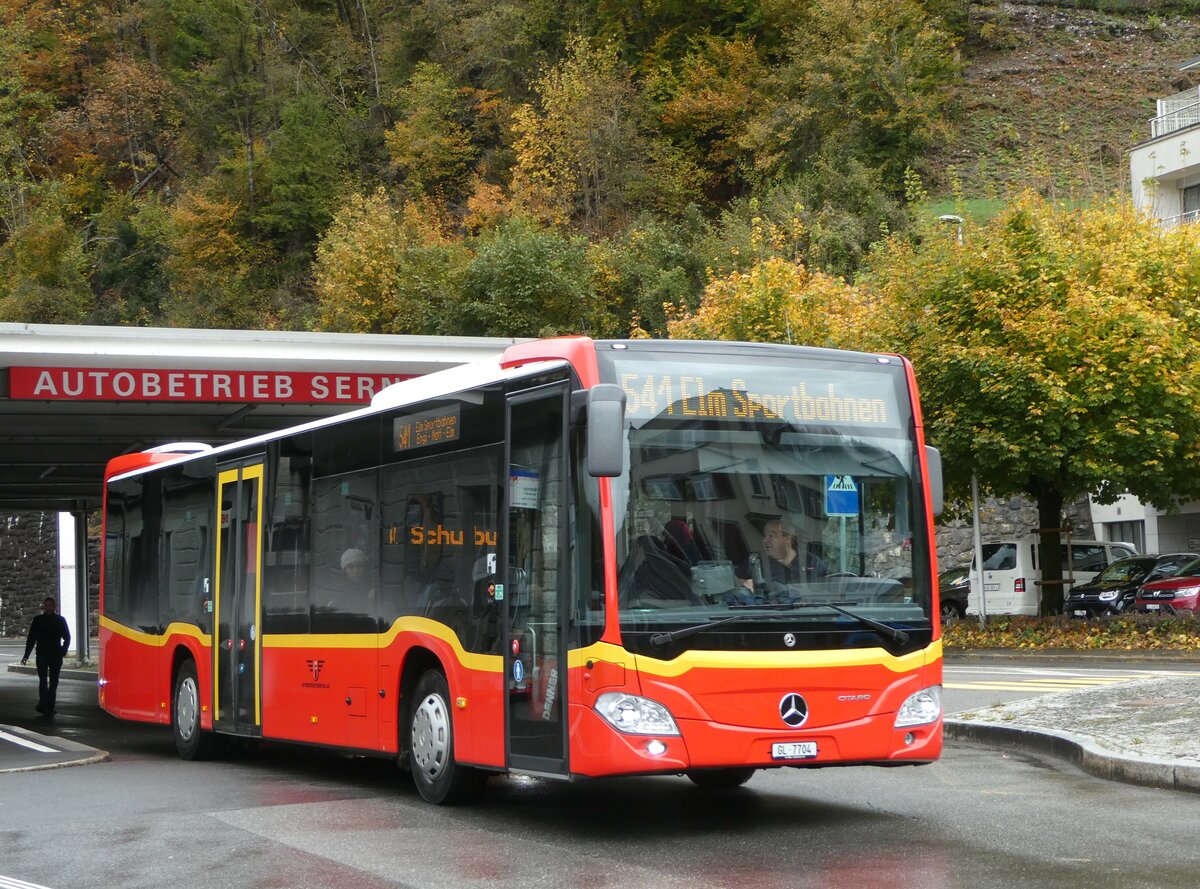 (256'606) - AS Engi - Nr. 4/GL 7704 - Mercedes am 31. Oktober 2023 beim Bahnhof Schwanden