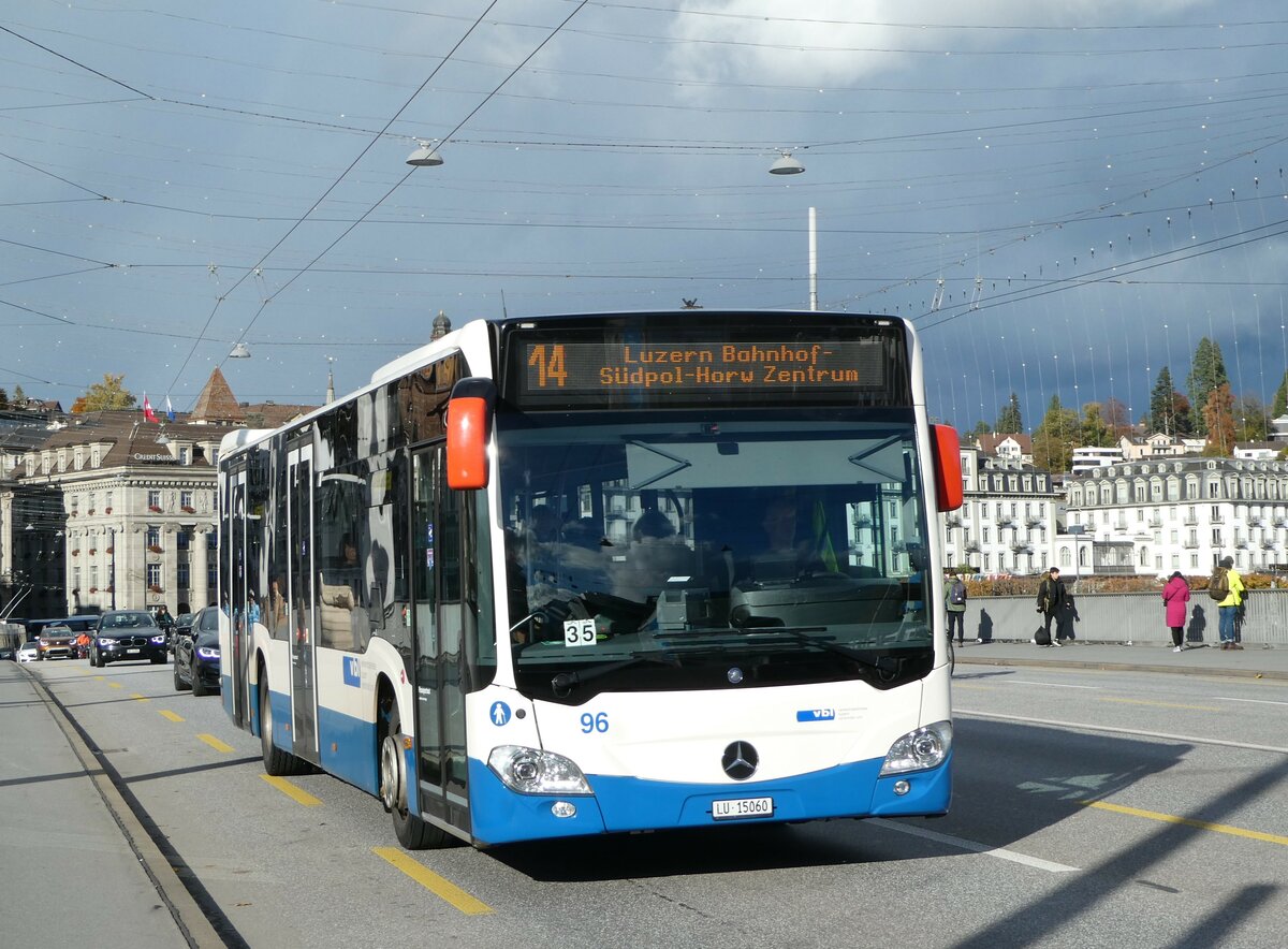 (256'883) - VBL Luzern - Nr. 96/LU 15'060 - Mercedes am 10. November 2023 in Luzern, Bahnhofbrcke