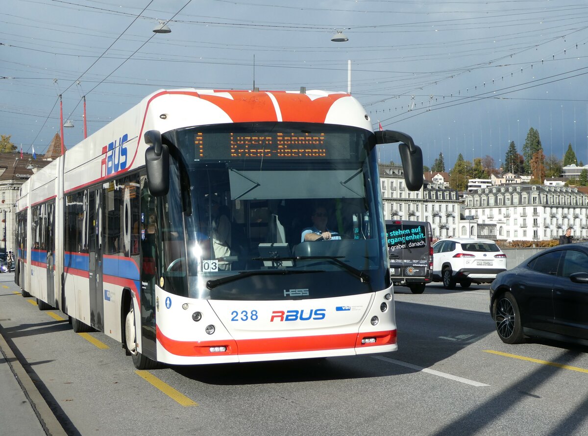 (256'886) - VBL Luzern - Nr. 238 - Hess/Hess Doppelgelenktrolleybus am 10. November 2023 in Luzern, Bahnhofbrcke