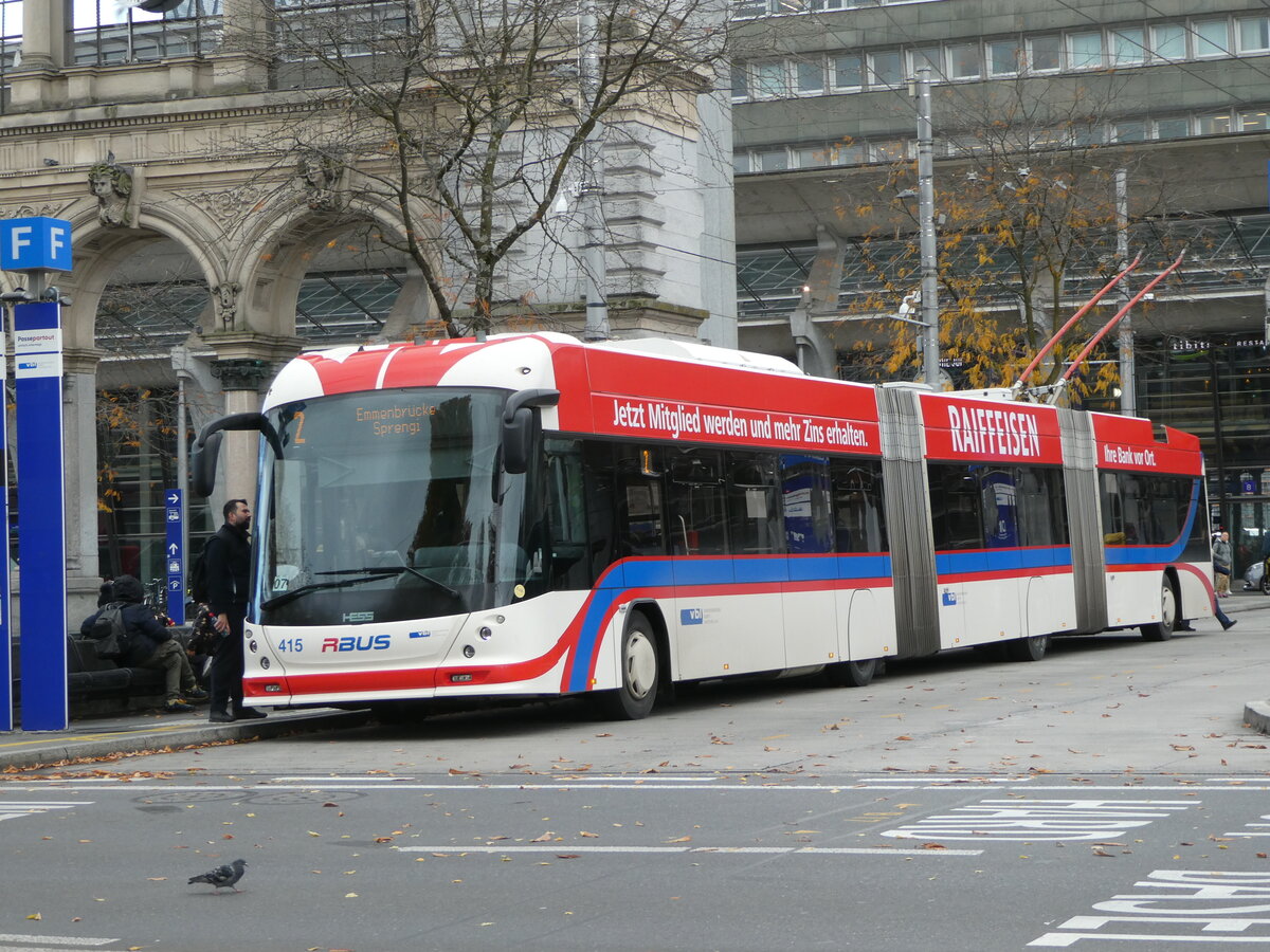 (256'897) - VBL Luzern - Nr. 415 - Hess/Hess Doppelgelenktrolleybus am 10. November 2023 beim Bahnhof Luzern