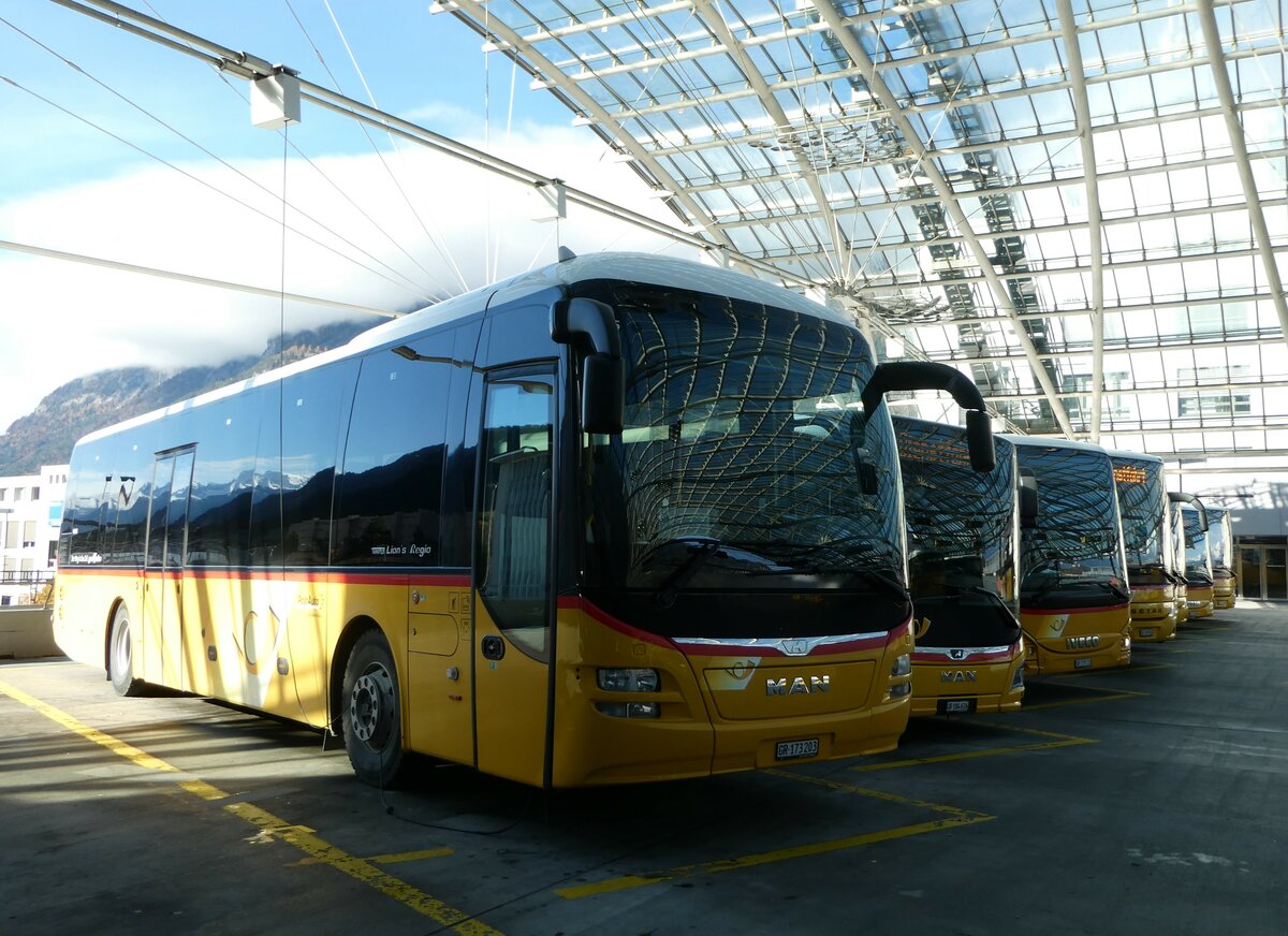 (257'195) - PostAuto Graubnden - GR 173'203/PID 10'505 - MAN am 20. November 2023 in Chur, Postautostation