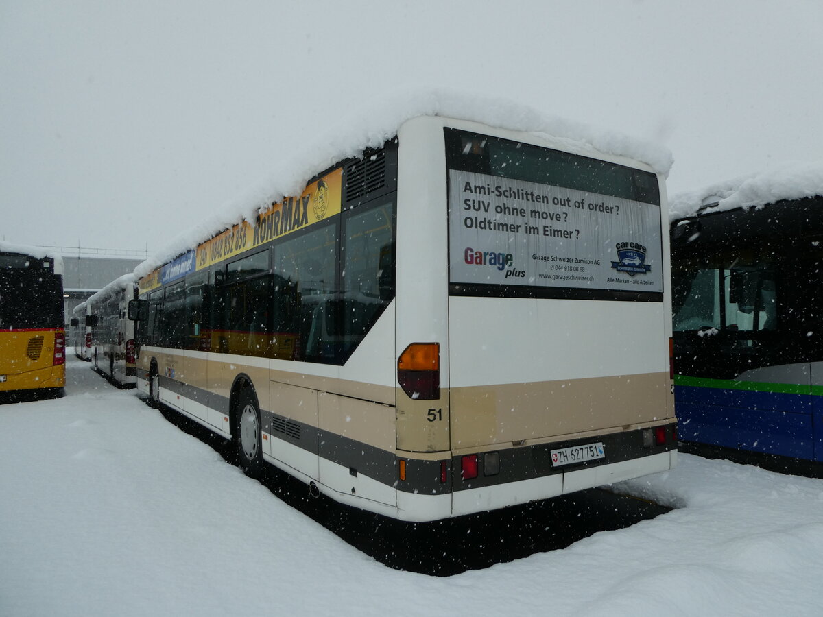 (257'362) - AZZK Zollikon - Nr. 51/ZH 627'751 - Mercedes am 2. Dezember 2023 in Winterthur, Daimler Buses