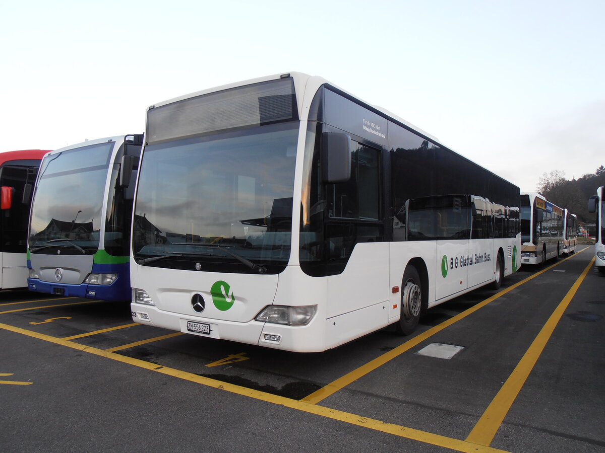 (257'693) - Maag, Kloten - Nr. 23/ZH 556'223 - Mercedes am 16. Dezember 2023 in Winterthur, Daimler Buses