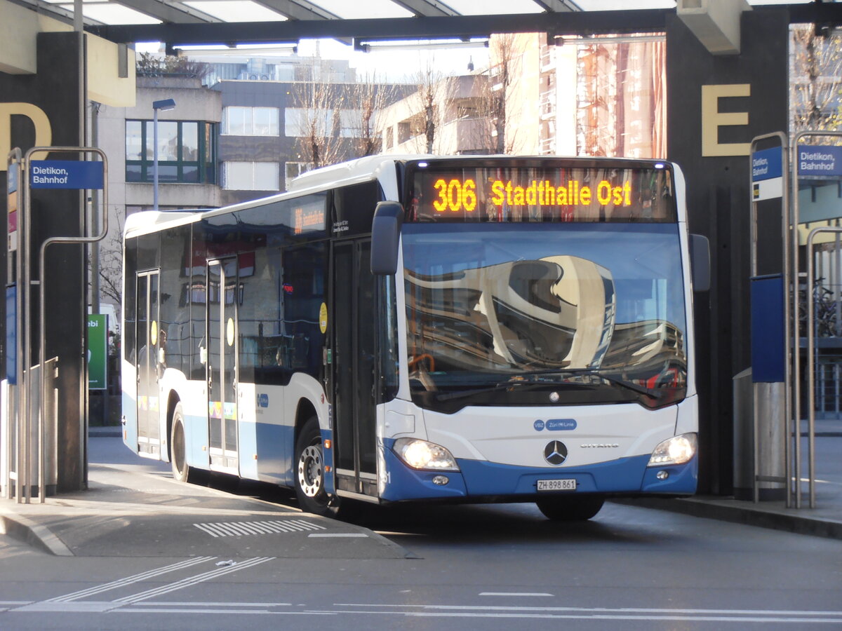 (257'725) - Limmat Bus, Dietikon - Nr. 61/ZH 898'861 - Mercedes am 19. Dezember 2023 beim Bahnhof Dietikon