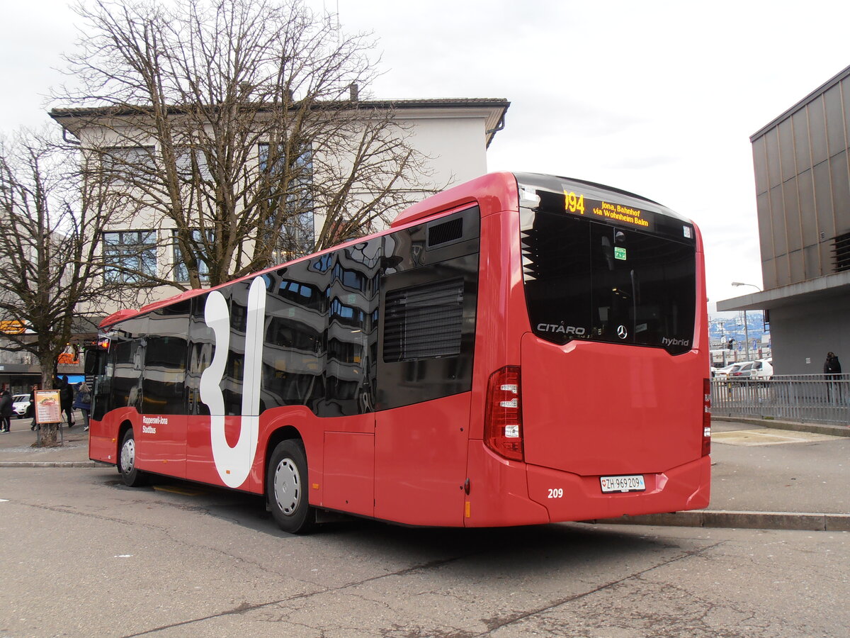 (257'821) - VZO Grningen - Nr. 209/ZH 969'209 - Mercedes am 23. Dezember 2023 beim Bahnhof Rapperswil