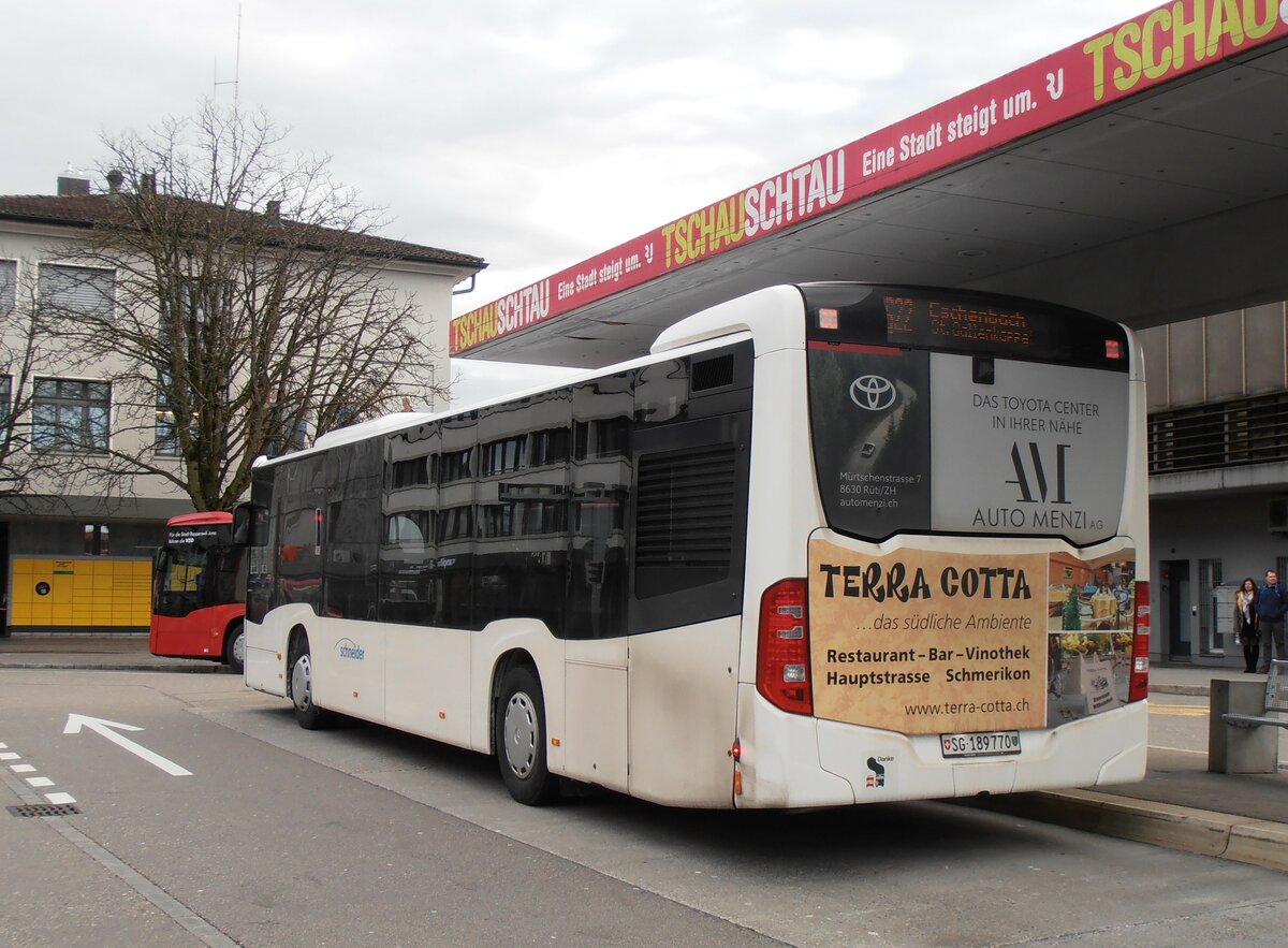 (257'825) - Schneider, Ermenswil - Nr. 2/SG 189'770 - Mercedes am 23. Dezember 2023 beim Bahnhof Rapperswil