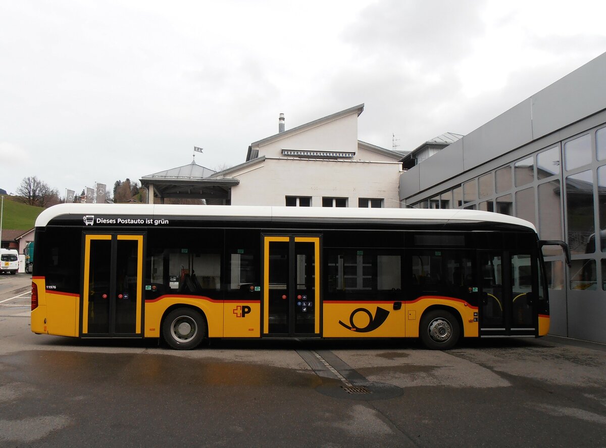 (257'857) - PostAuto Wallis - PID 11'976 - Mercedes am 23. Dezember 2023 in Nesslau, Altherr