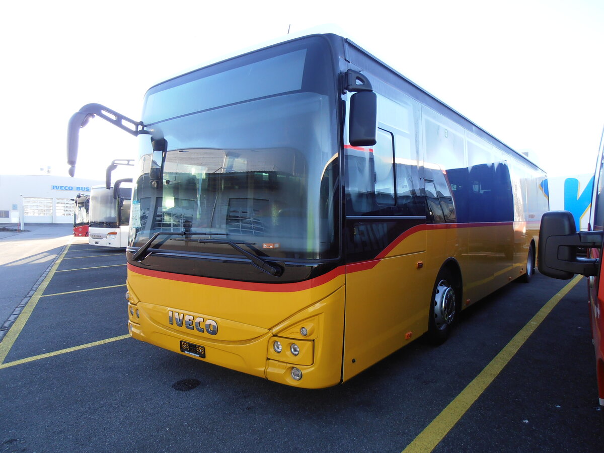 (257'907) - CarPostal Ouest - PID 11'945 - Iveco am 24. Dezember 2023 in Kerzers, Interbus