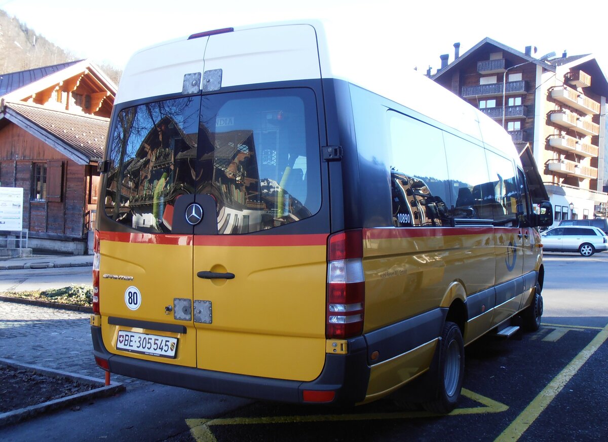 (257'934) - Kbli, Gstaad - BE 305'545/PID 10'890 - Mercedes am 25. Dezember 2023 beim Bahnhof Gstaad