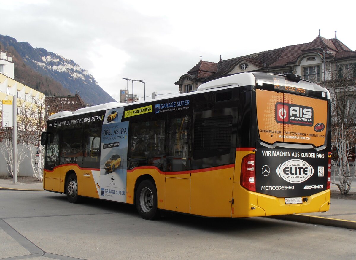 (257'975) - PostAuto Bern - BE 610'532/PID 11'859 - Mercedes (ex BE 610'544) am 29. Dezember 2023 beim Bahnhof Interlaken West