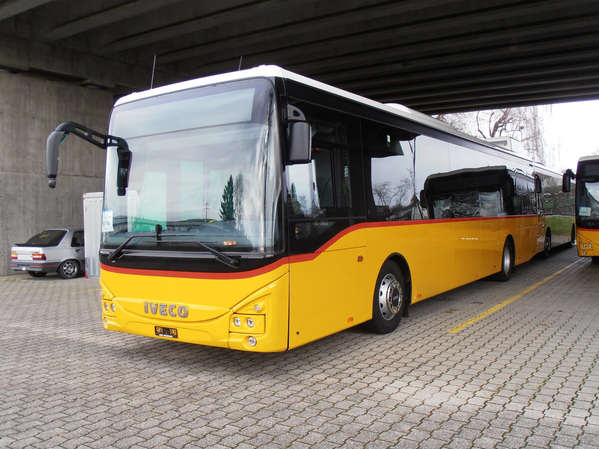 (258'059) - CarPostal Ouest - PID 11'945 - Iveco am 1. Januar 2024 in Kerzers, Murtenstrasse