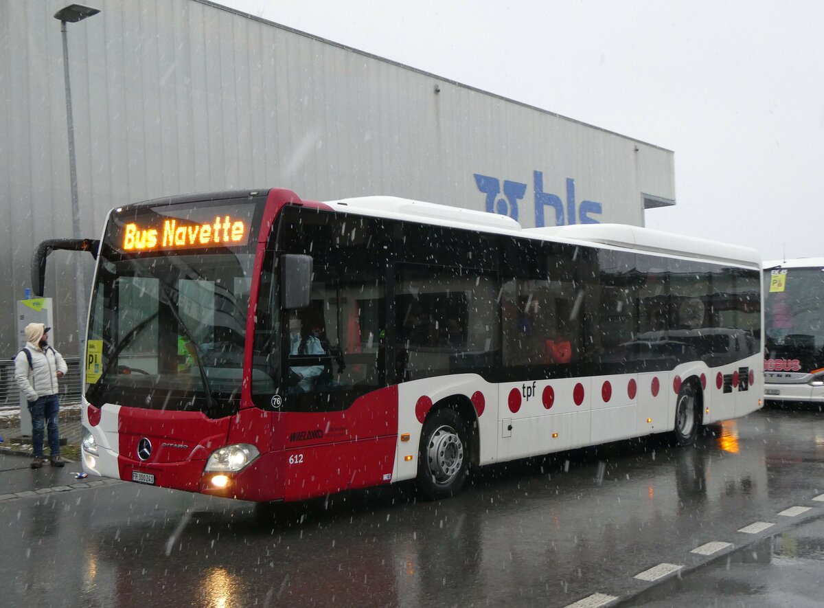 (258'205) - TPF Fribourg (Wieland 76) - Nr. 612/FR 300'241 - Mercedes am 6. Januar 2024 beim Bahnhof Frutigen