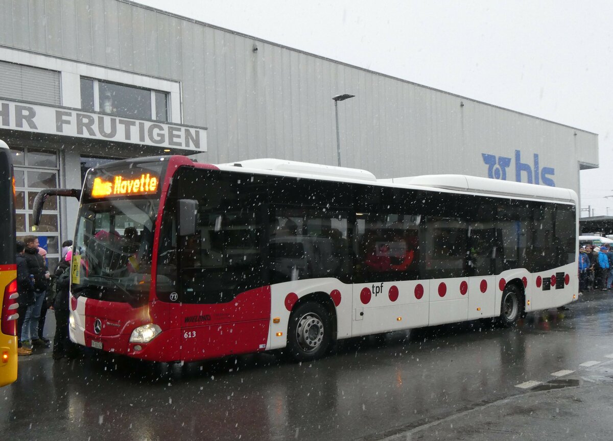 (258'209) - TPF Fribourg (Wieland 77) - Nr. 613/FR 300'242 - Mercedes am 6. Januar 2024 beim Bahnhof Frutigen