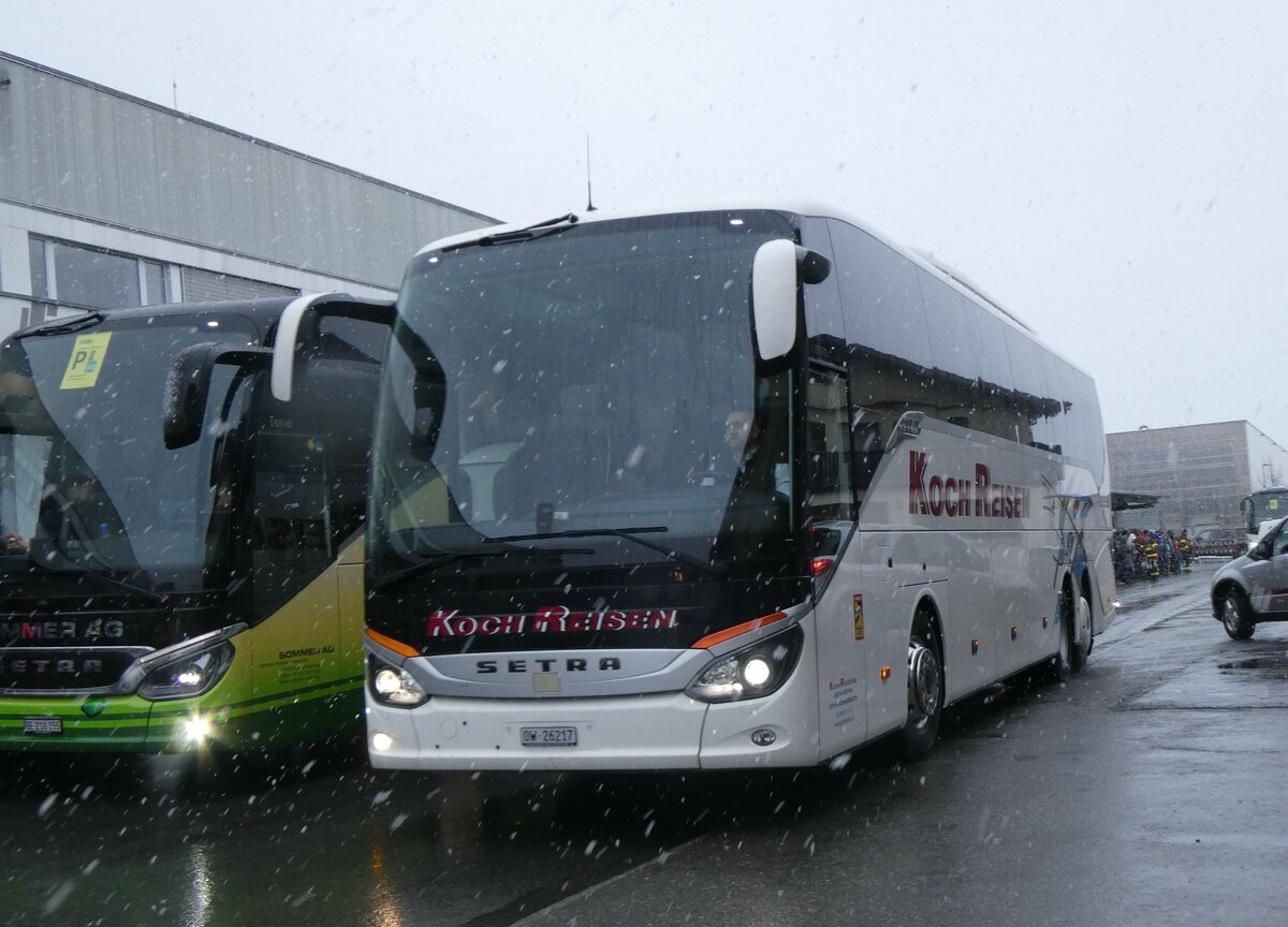 (258'215) - Koch, Giswil - OW 26'217 - Setra am 6. Januar 2024 beim Bahnhof Frutigen