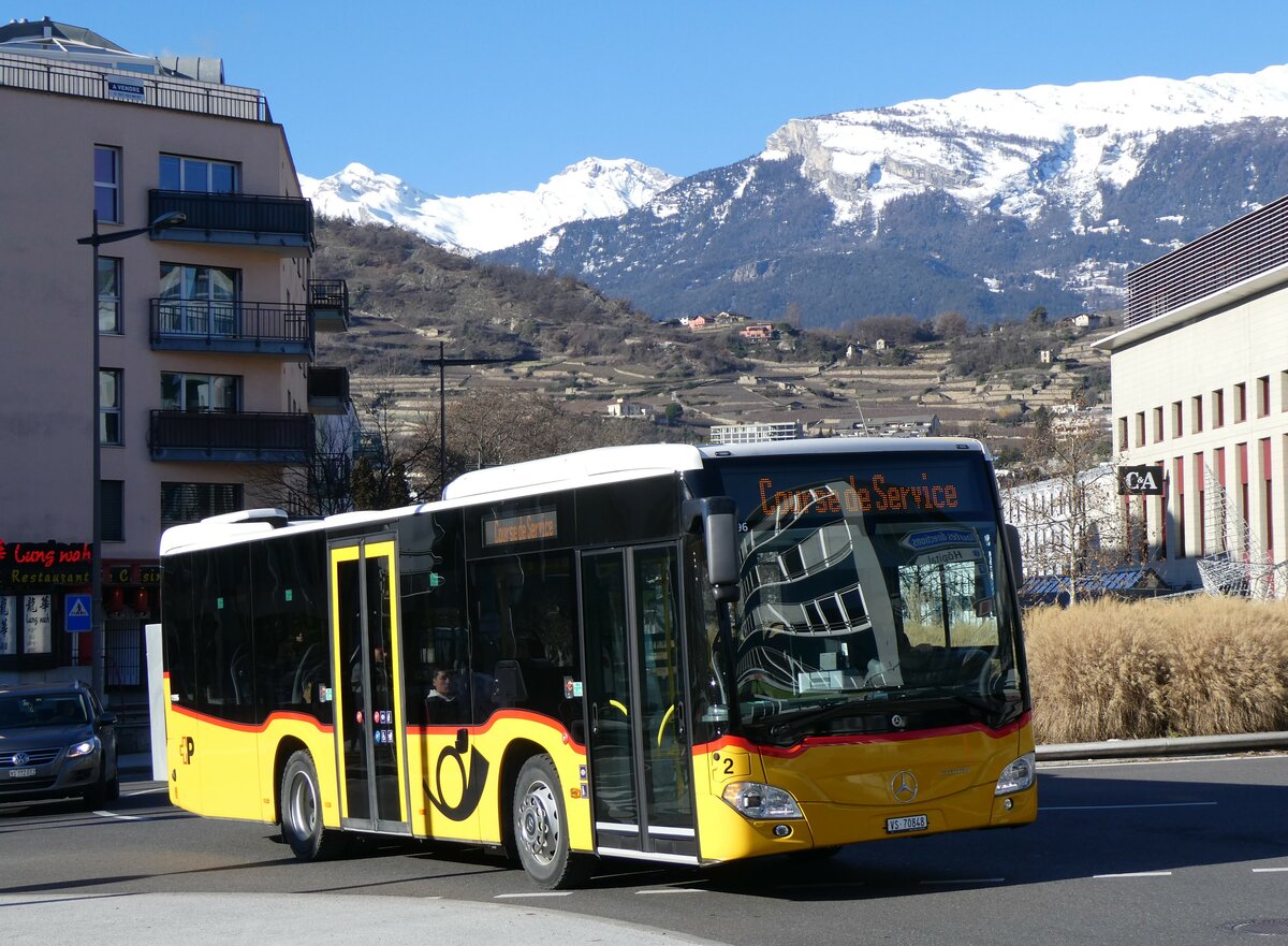 (258'619) - Lathion, Sion - Nr. 2/VS 70'848/PID 11'996 - Mercedes am 11. Januar 2024 beim Bahnhof Sion