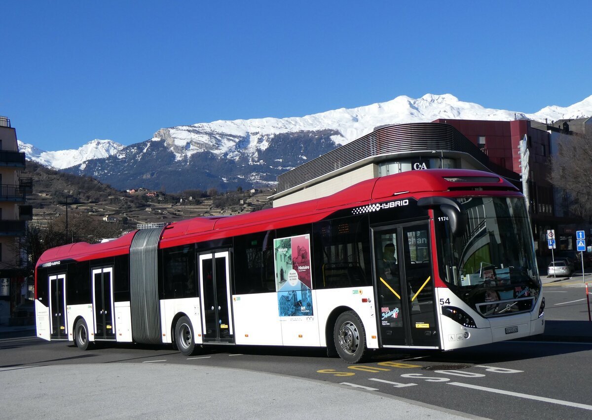 (258'623) - PostAuto Wallis - Nr. 54/VS 531'436/PID 11'746 - Volvo am 11. Januar 2024 beim Bahnhof Sion