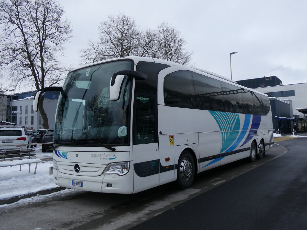 (258'796) - Aus Italien: Squarciafico, Lioni - FE-913 RB - Mercedes am 21. Januar 2024 beim Bahnhof Interlaken Ost