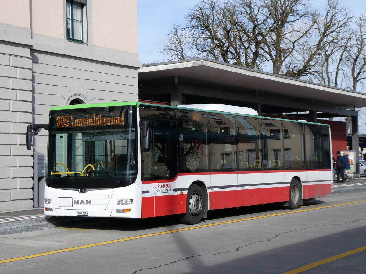 (259'049) - StadtBUS, Frauenfeld - Nr. 910/SG 482'206 - MAN (ex RTB Altsttten Nr. 910; ex PostBus/A BD 15'357) am 2. Februar 2024 beim Bahnhof Frauenfeld