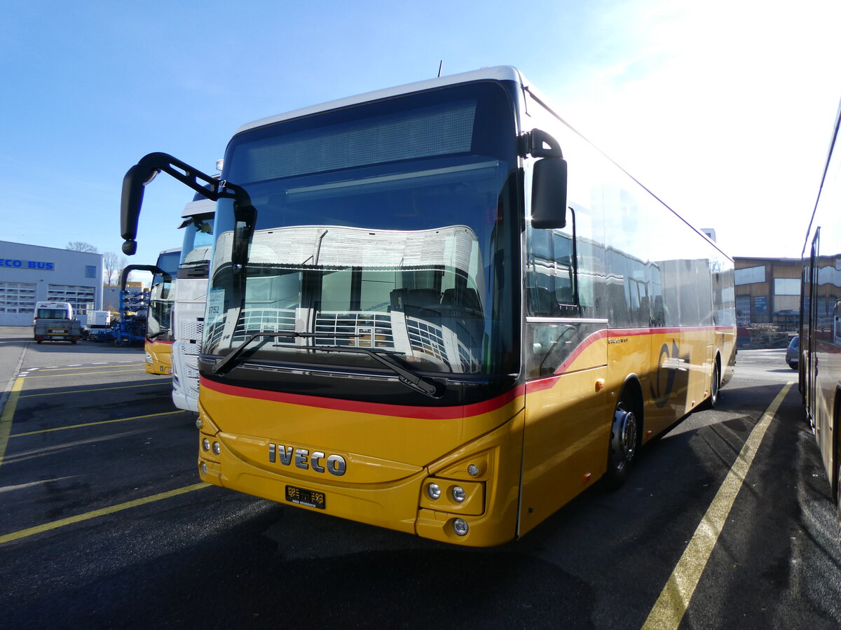 (259'121) - CarPostal Ouest - PID 11'972 - Iveco am 3. Februar 2024 in Kerzers, Interbus