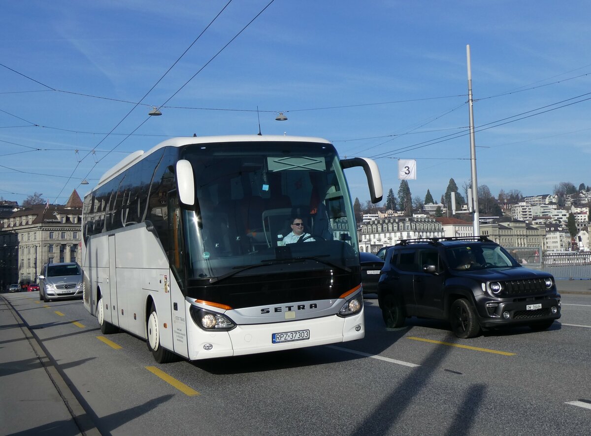 (259'173) - Aus Polen: Efekt Trans, Gniewczyna Lancucka - RPZ 37'303 - Setra am 6. Februar 2024 in Luzern, Bahnhofbrcke 