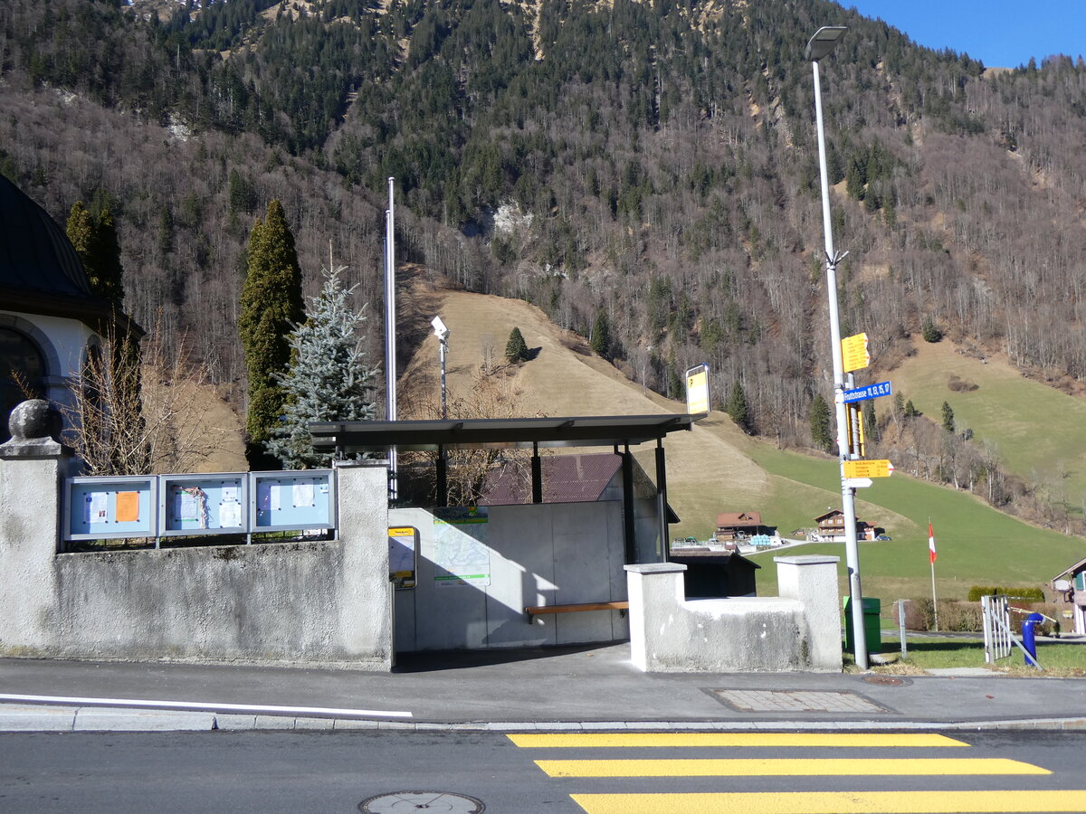 (259'302) - PostAuto-Haltestelle am 13. Februar 2024 in Melchtal, Dorf