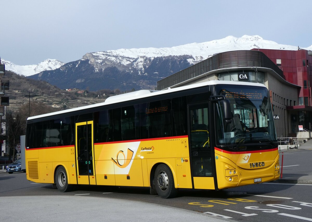 (259'346) - PostAuto Wallis - Nr. 15/VS 365'405/PID 11'915 - Iveco am 16. Februar 2024 beim Bahnhof Sion