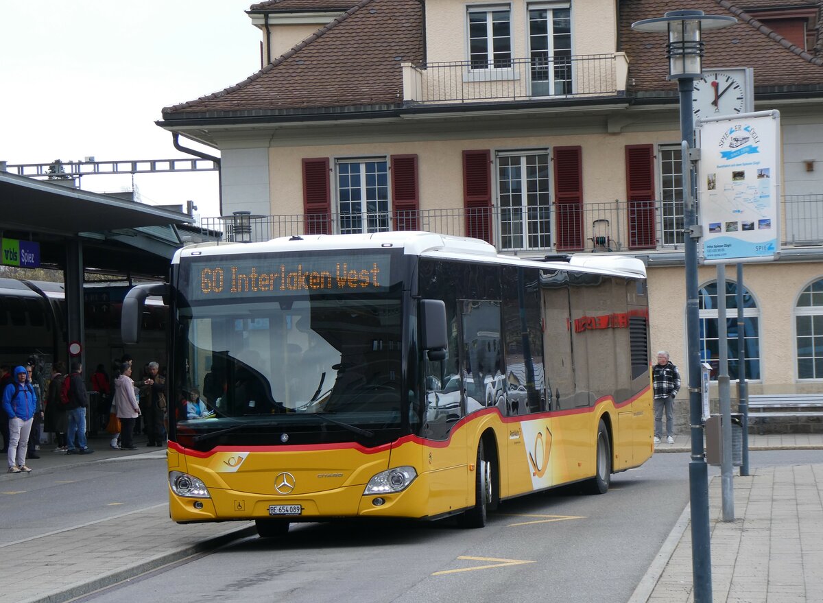 (259'649) - PostAuto Bern - BE 654'089/PID 11'403 - Mercedes am 26. Februar 2024 beim Bahnhof Spiez