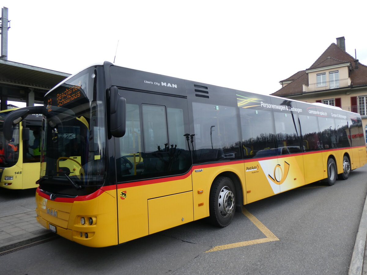 (259'659) - PostAuto Bern - BE 811'692/PID 11'425 - MAN am 26. Februar 2024 beim Bahnhof Spiez