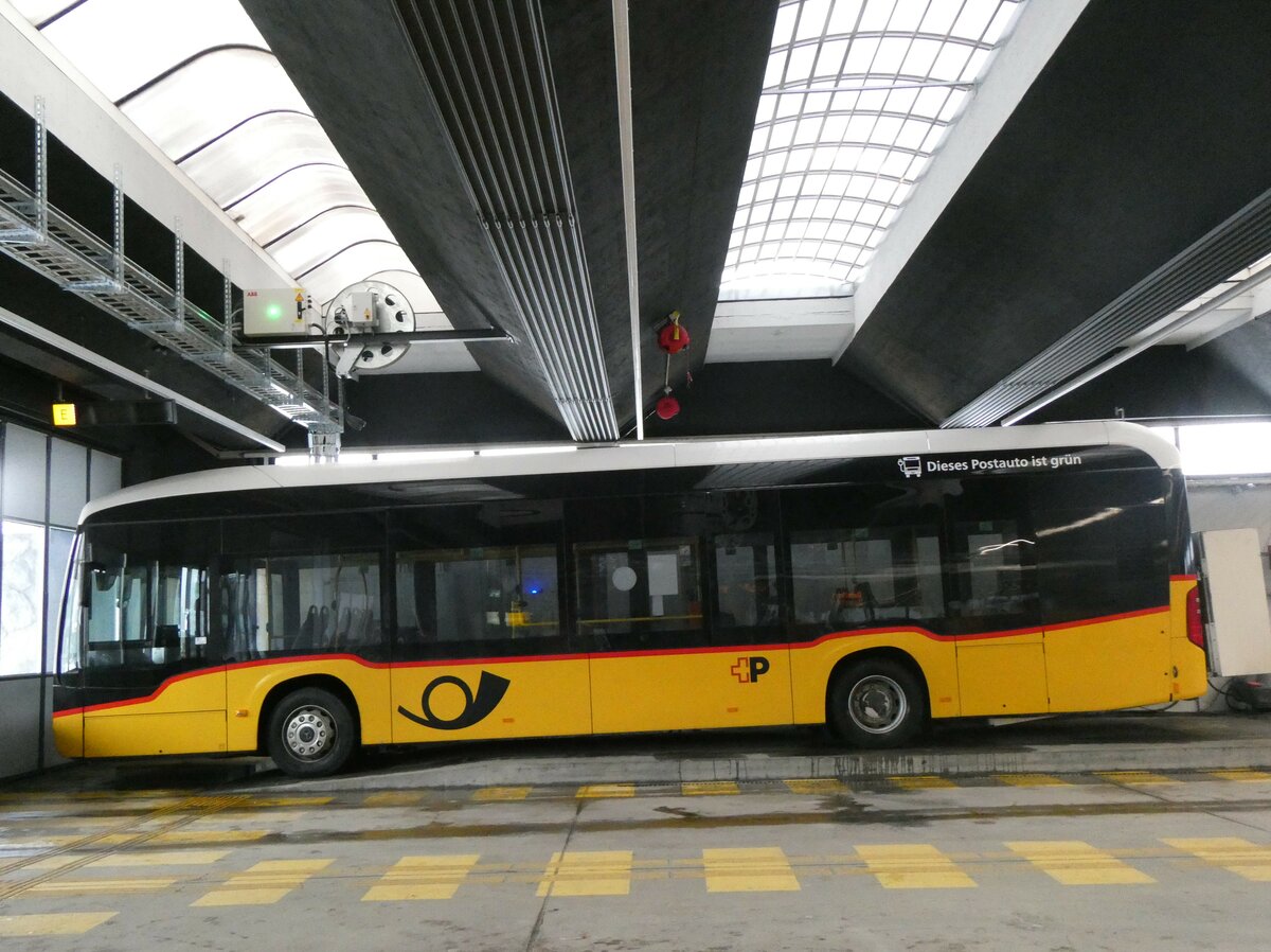 (259'685) - PostAuto Wallis - VS 565'810/PID 11'976 - eMercedes am 27. Februar 2024 in Saas-Fee, Busterminal