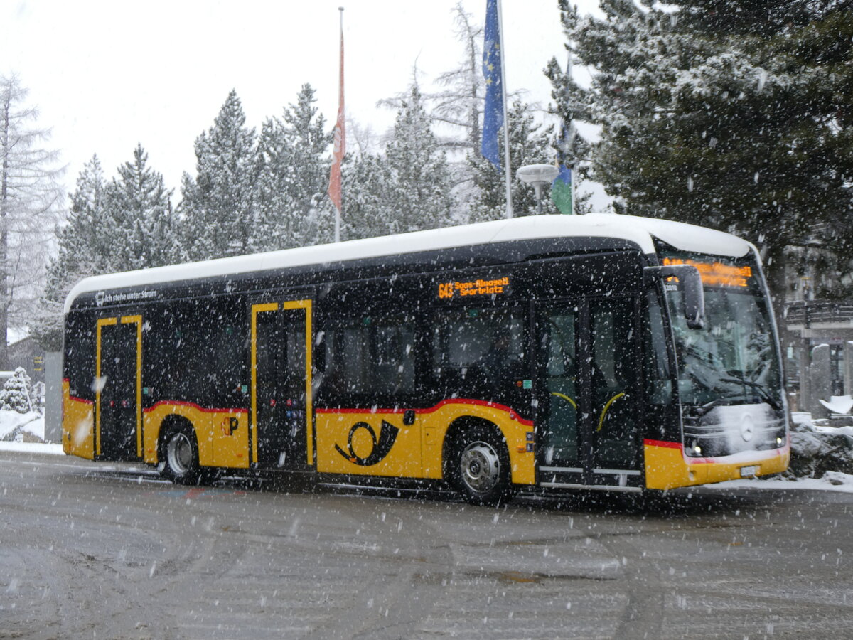 (259'691) - PostAuto Wallis - VS 565'812/PID 12'010 - eMercedes am 27. Februar 2024 in Saas-Fee, Busterminal