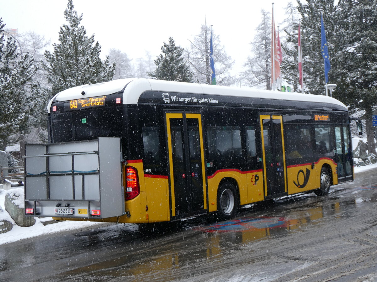 (259'705) - PostAuto Wallis - VS 565'811/PID 11'977 - eMercedes am 27. Februar 2024 in Saas-Fee, Busterminal