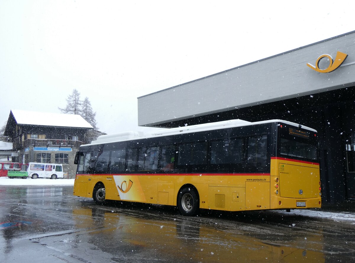 (259'716) - PostAuto Wallis - VS 477'210/PID 10'838 - eEbusco am 27. Februar 2024 in Sass-Fee, Busterminal