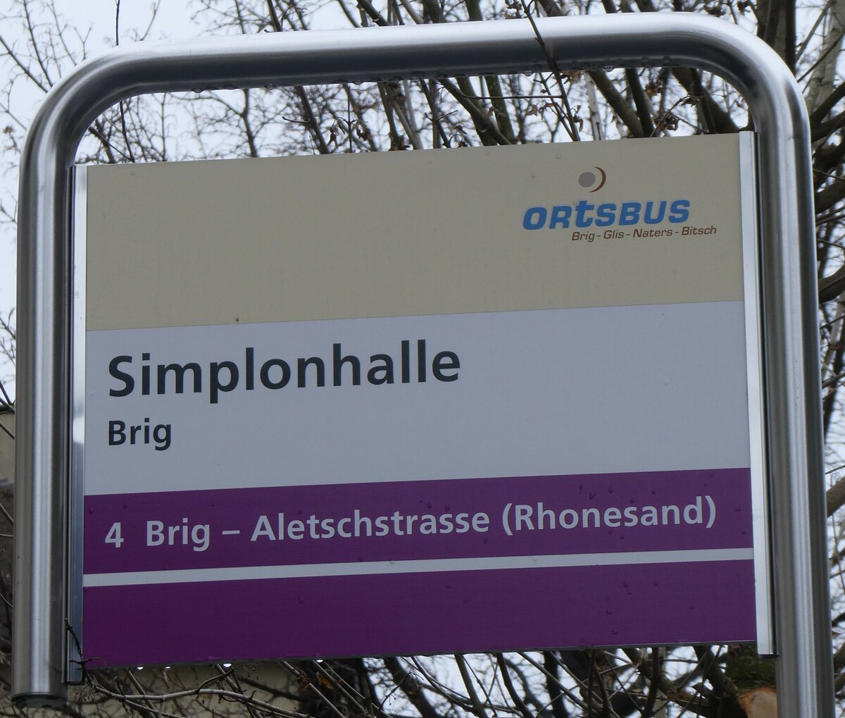 (259'768) - ORtSBUS-Haltestellenschild - Brig, Simplonhalle - am 27. Februar 2024 