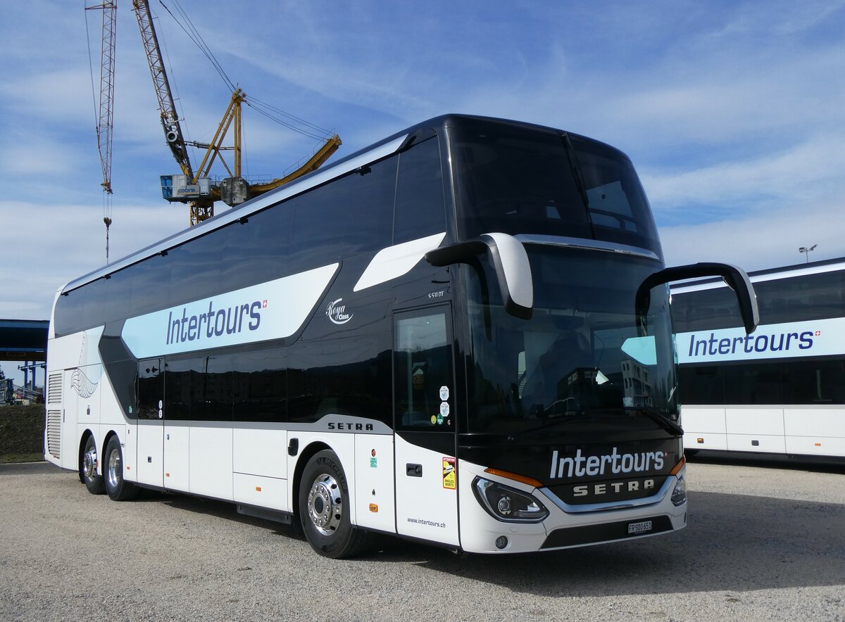 (259'863) - Intertours, Domdidier - FR 300'651 - Setra am 2. Mrz 2024 in Domdidier, Garage