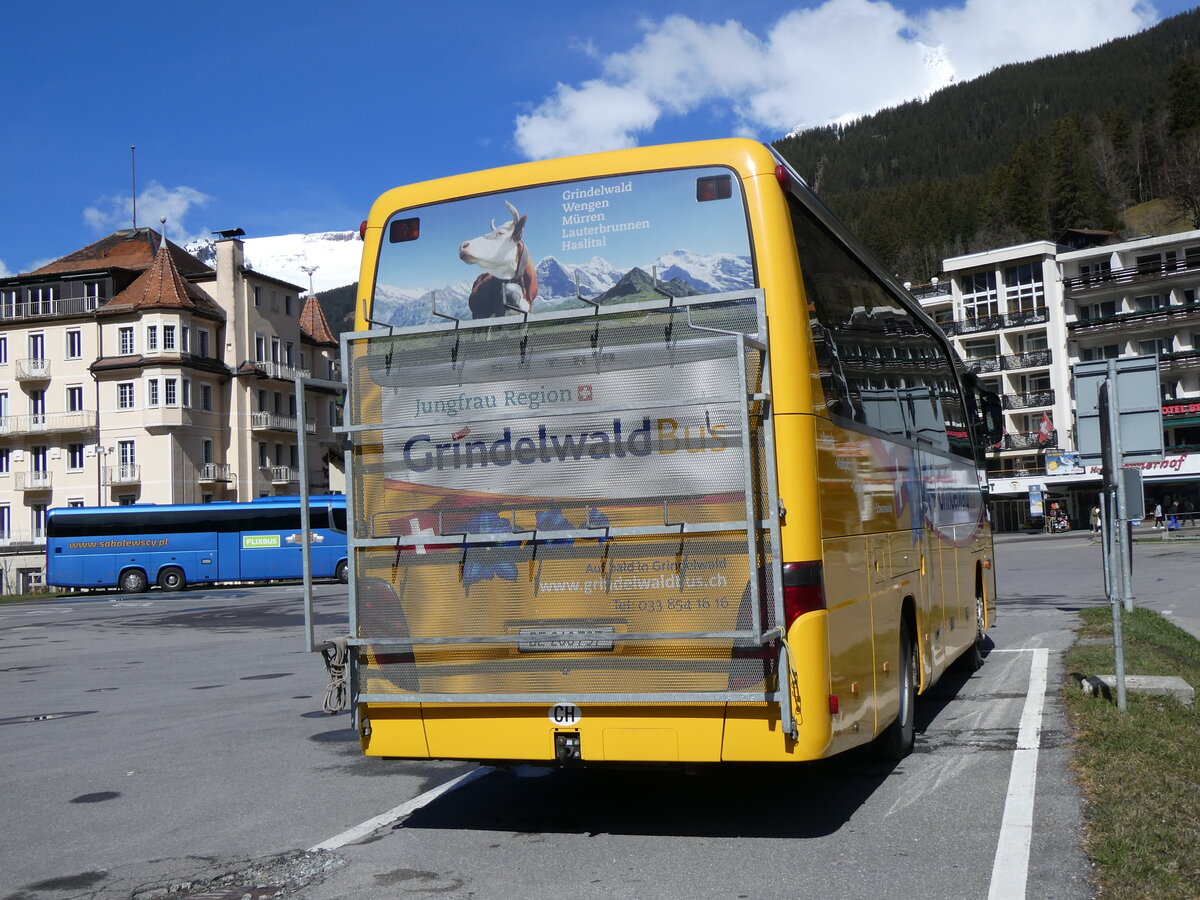 (260'510) - GrindelwaldBus, Grindelwald - Nr. 26/BE 268'737 - Setra am 19. Mrz 2024 beim Bahnhof Grindelwald